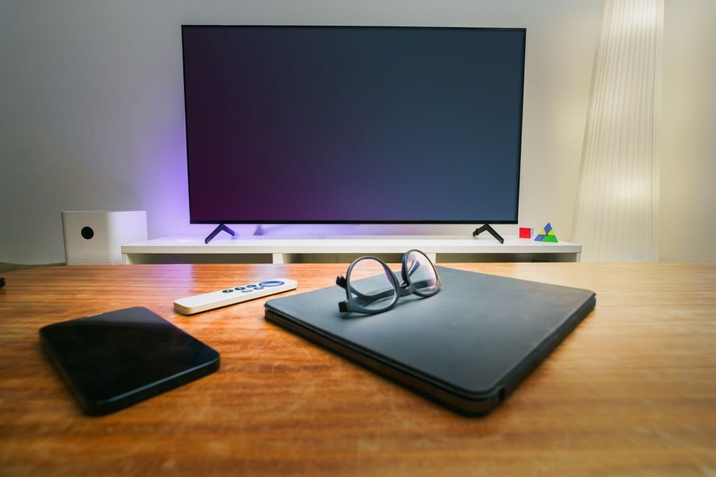 Connected living room with automated lighting, voice speaker and thermostat