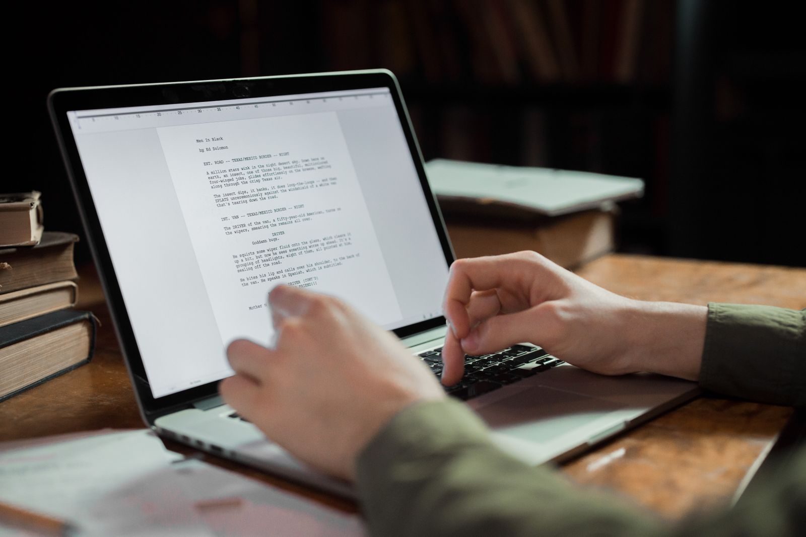 How AI writing assistants help draft and edit articles