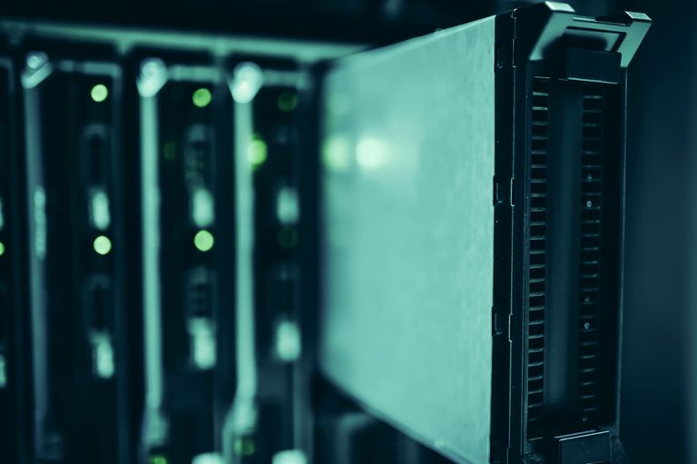What is cloud storage explained with cloud network illustration