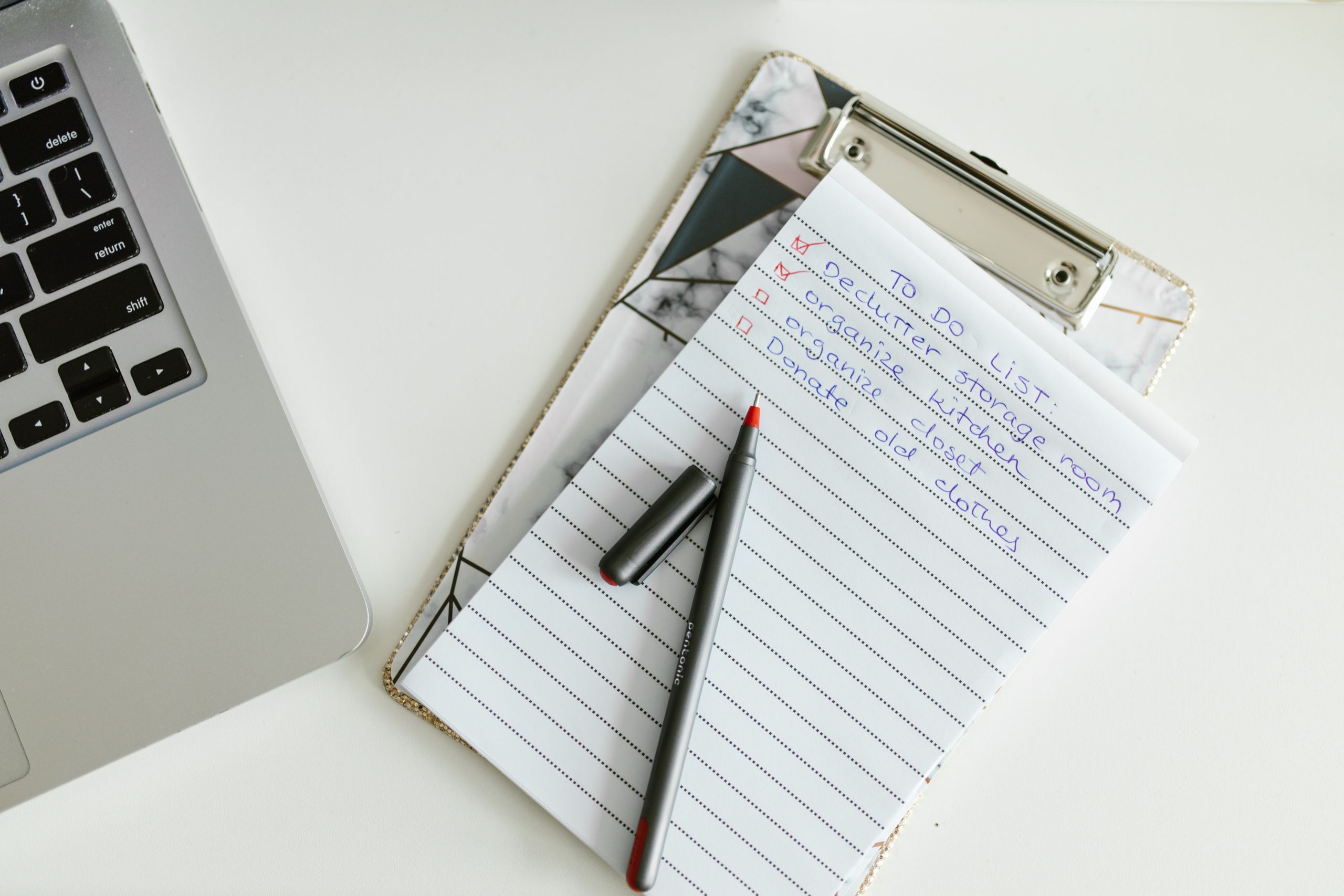 Using productivity apps to manage tasks and to-do lists on a laptop
